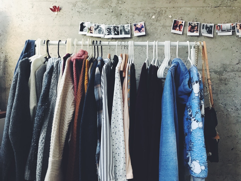 Есенни идеи за снимки за Instagram - дрехи на закачалка