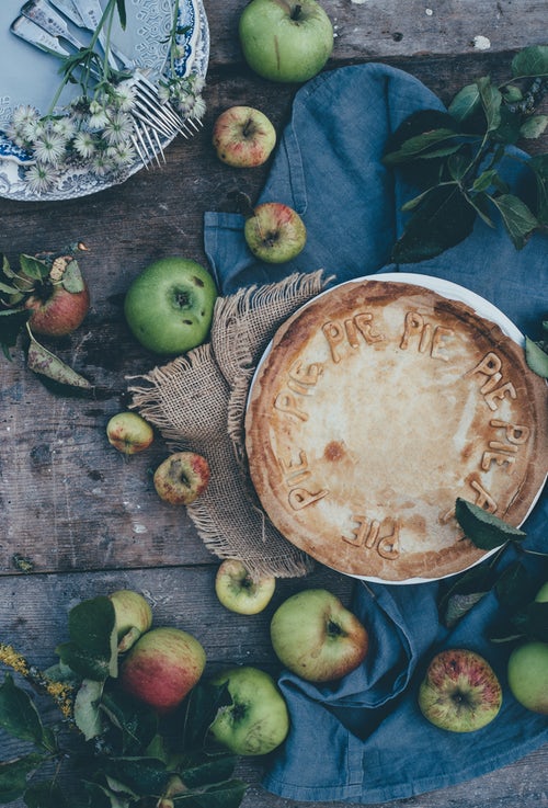 идеи за есенни снимки за инстаграм - ябълков пай шарлот